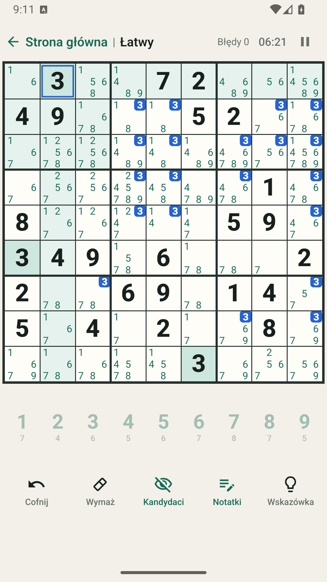 Automatyczne notatki kandydatów w pustych polach sudoku.