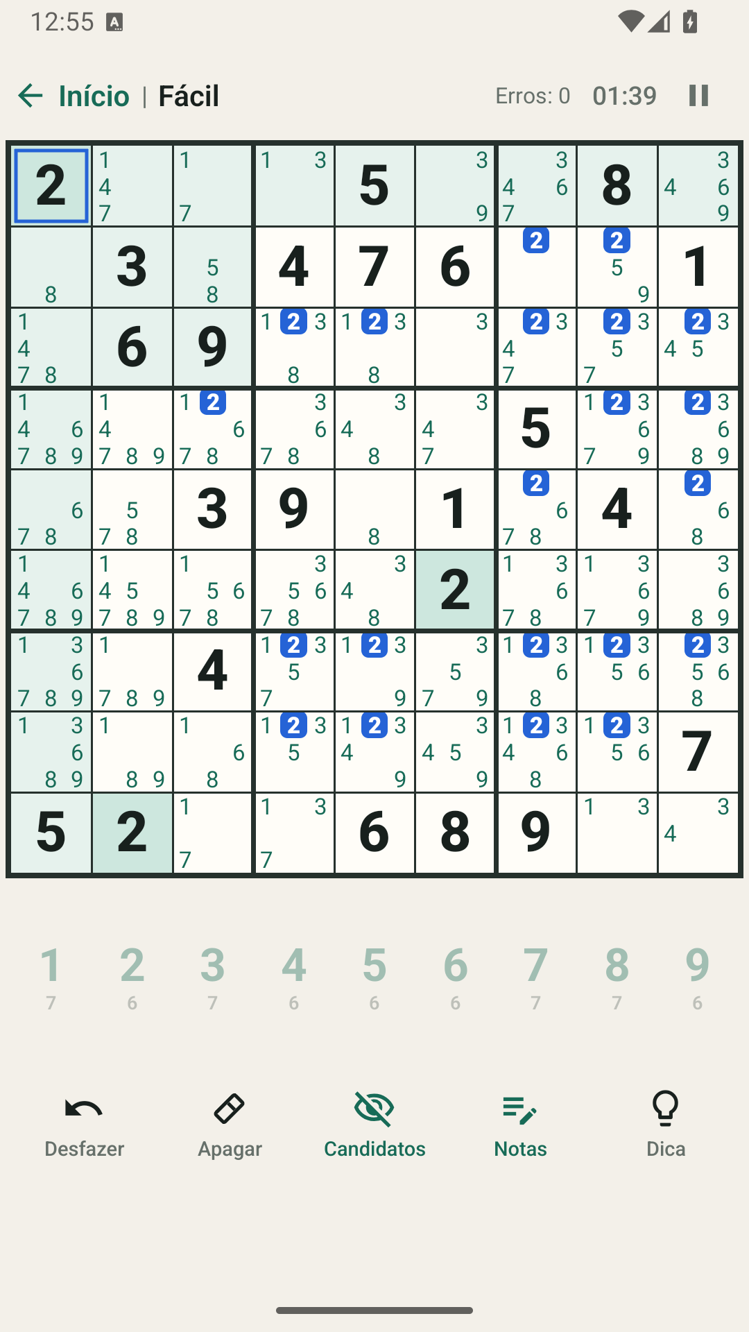 Anotações de candidatos preenchidas automaticamente nas casas vazias de um sudoku.